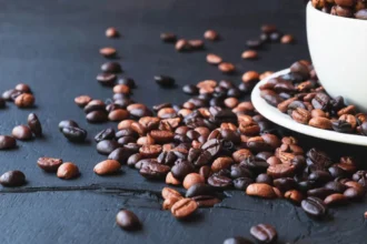 Does dark roast coffee have more caffeine? Dark roast vs light roast