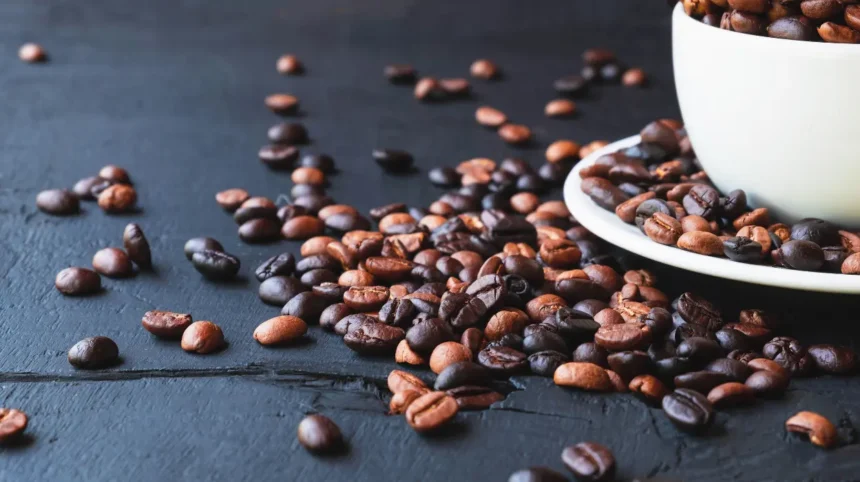 Does dark roast coffee have more caffeine? Dark roast vs light roast