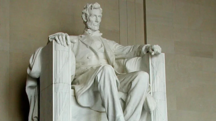 Is There an Abraham Lincoln Statue in King County?